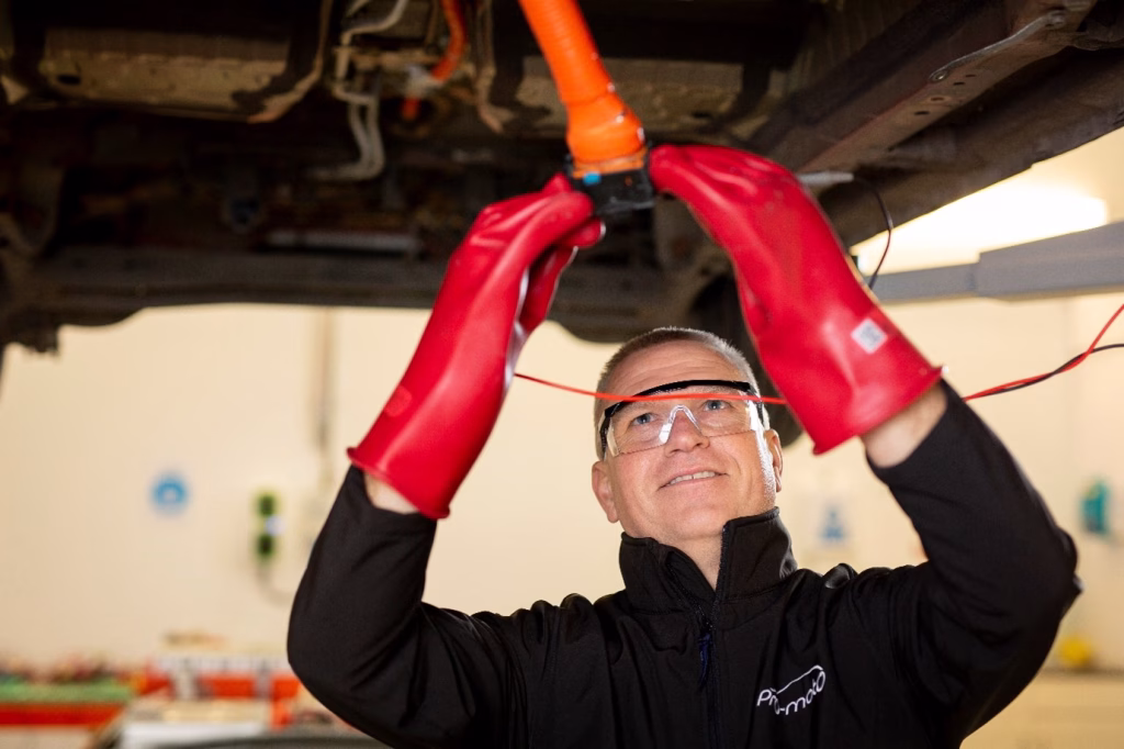 HV3 IMI Level 2 Award in Electric/Hybrid Vehicle Routine Maintenance Activities